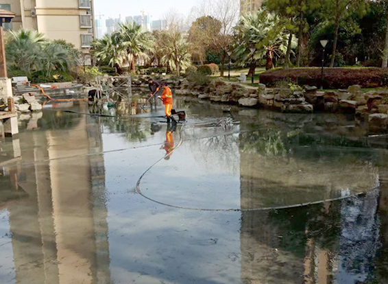 龙城景观池淤泥清理